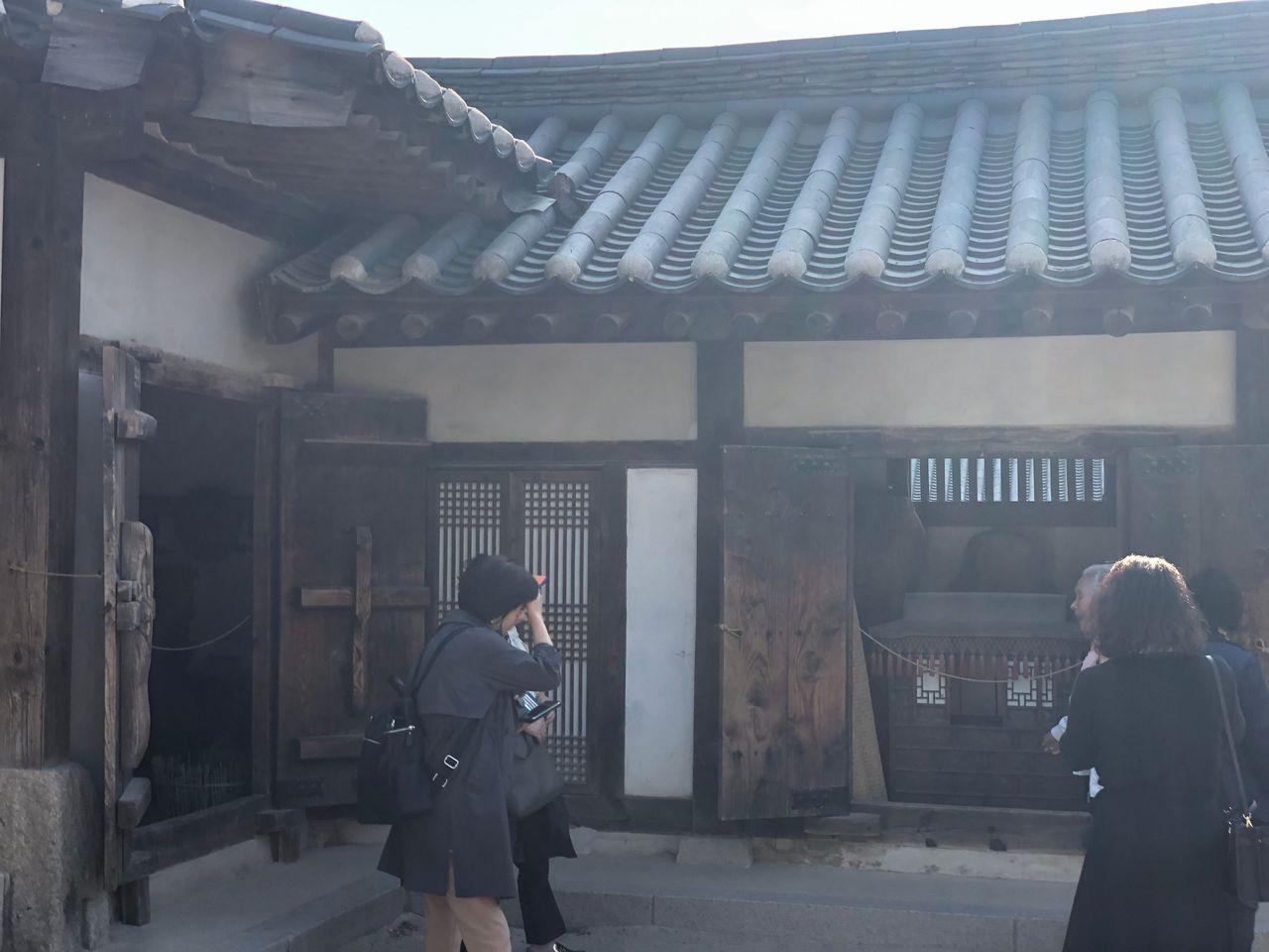 Place where time has frozen; Namsangol Hanok Village, the most beautiful site in Seoul